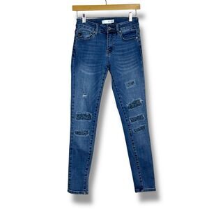 KanCan Womens Mid Rise Skinny Jeans Size 5/26 Leopard Patch Distressed Stretch
